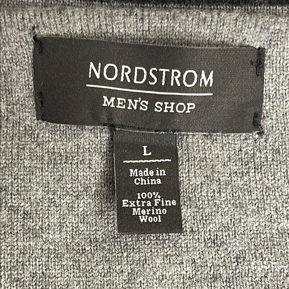 Nordstrom Men’s Shop 100% extra fine merino wool v-neckline sweater vest - Picture 3 of 11